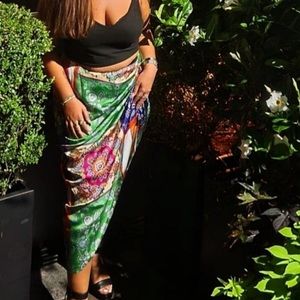 colorful pattern skirt, slit on the leg